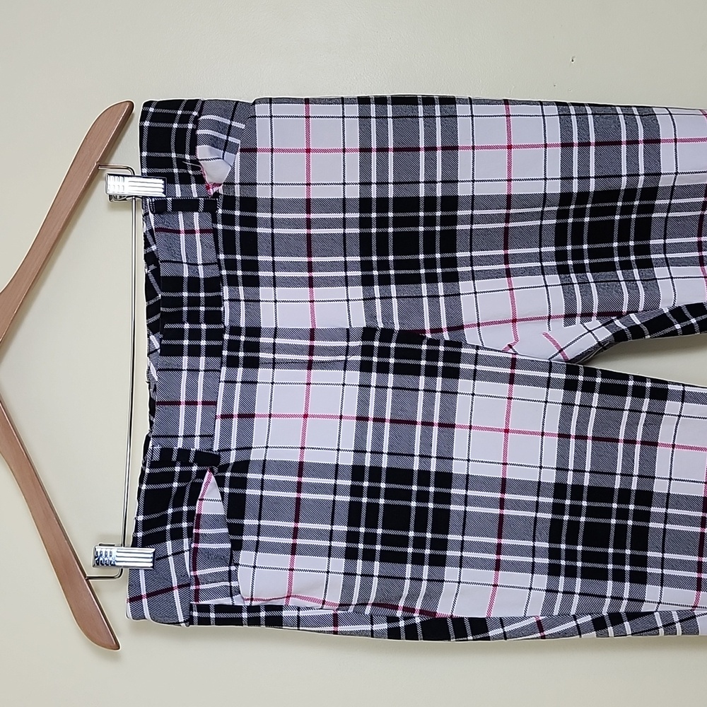 7th Avenue New York & Company Women's Black, White and Pink Plaid Capris Size 14